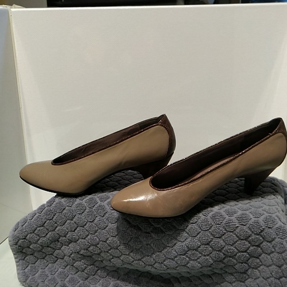 Shoes - Picture 4 of 6